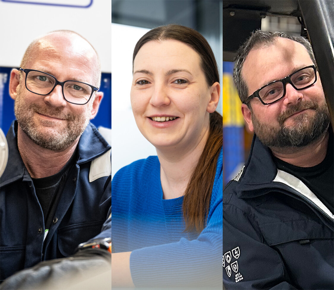 Das Bild ist in drei gleich große Segmente aufgeteilt und zeigt jeweils eine Person die Climbex arbeitet. Links lächelt ein Herr mittleren Alters mit Glatze, einer Brille und drei Tage Bart in die Kamera, er steht vor Fahrzeugen. In der Mitte ist eine junge Frau zu sehen, sie trägt einen Zopf mit dunkelbraunen Harren, der Zopf liegt auf ihrer rechten Schulter, sie lächelt mit leicht geöffnetem Mund in die Kamera. Sie trägt einen königsblauen Pullover und sitzt an einem Bürotisch. Der Herr ganz rechts mit grauen Bart und Haaren, einer Brille und Arbeitskleidung, er steht leicht erhöht vor einer Maschine und lächelt in die Kamera.